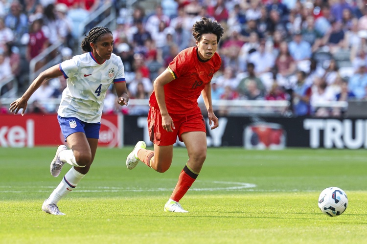 足球-津媒:邵子钦处职业生涯重要上升期,留洋本菲卡目标踢女足欧冠